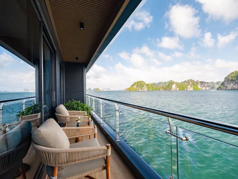 Halong Bay Cruise mit Infinity-Pool in der Lan Ha Bucht